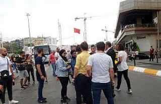 (ÖZEL) Taksim Meydanı’nda taksiciyle kadın turist...