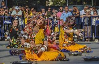 Sarımsak festivalinde halk oyunları ekipleri göz...