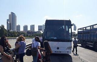 Şehirler arası yolcu otobüsü arıza yaptı yolcular...