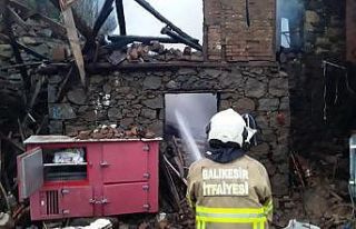 Sındırgı’da dam küle döndü