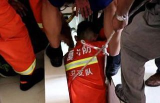 Sirke çukurundan 8 dakikada kurtarıldı