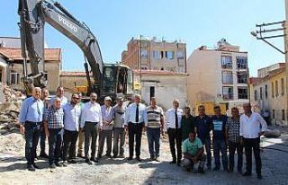 Söke’de trafiği rahatlaması için 3 ev yıkıldı