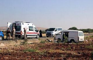 Tarım işçisi göçmenleri taşıyan minibüs devrildi:...