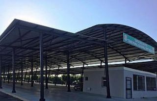 Tarsus’ta kapalı semt pazarının mazgal ve demirlerini...