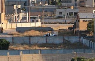 Türk askerini gören teröristler apar topar uzaklaştı