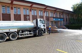 Tuşba Belediyesi’nden okul temizliği