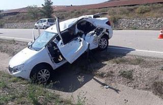 U dönüşü yapmak isteyen traktör kazaya sebep...