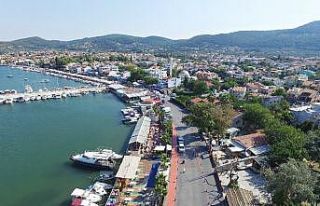 Urla’da şenlik de var konferans da