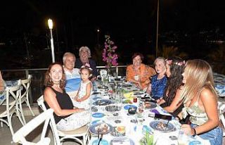 Usta oyuncu Erdal Özyağcılar’a sürpriz doğum...