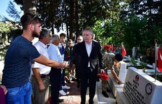 Vali Gül’den şehitlik ve huzurevi ziyareti