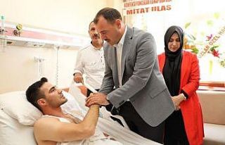 Vali Kaldırım, yaralı Teğmeni ziyaret etti