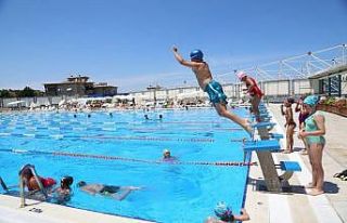 Yüzmeyi sevenler Nilüfer’in havuzlarına akın...