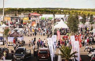 200 bine yakın kişi V Weekend Motoring’e koştu