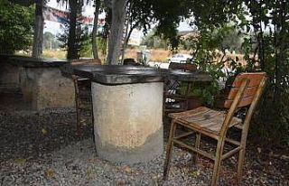 25 yıldır kahvehane masası olarak kullanılan taş,...