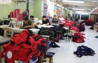 27 yıldır dünyanın dört bir tarafına okul üniforması...