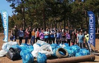 4 saatte yarım ton çöp topladılar