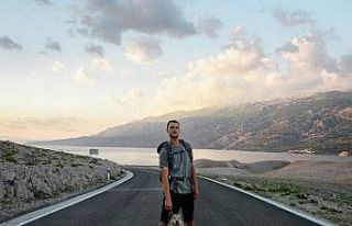 4 yıldır dünyayı yürüyerek dolaşan Amerikalı...