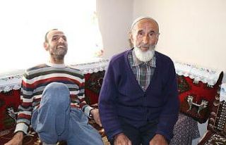 53 yıldır engelli oğluna bakan Emin amca, devlet...