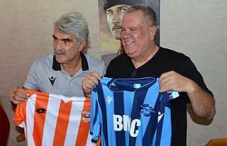 Adana derbisi öncesi teknik direktörler bir araya...