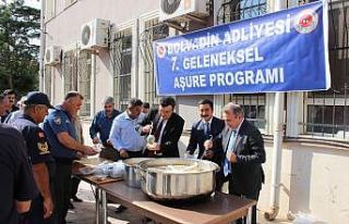 Adliyede aşure ikramı