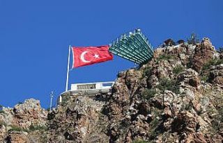 Adrenalin tutkunları Torul Kalesi Cam Seyir Terası’na...