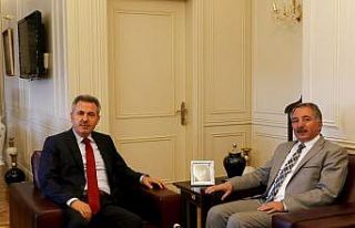 Ağrı Valisi Elban’dan Rektör Karabulut’a ziyaret