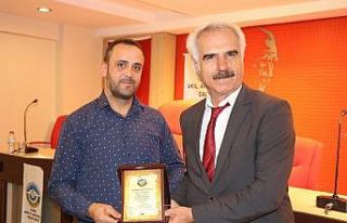 Ahi adaylarına plaket verildi
