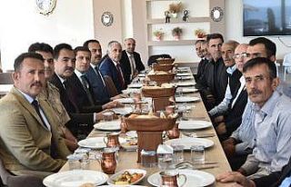 Ahlat’ta gaziler onuruna yemek verildi