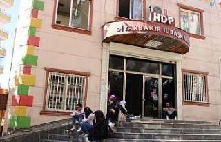 Ailelerin HDP önündeki evlat arayışı devam ediyor