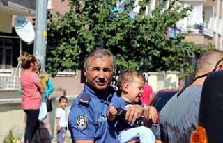 Ailesinin yalnız bıraktığı 3 çocuk yangında...