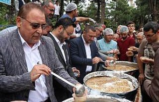 AK Parti İl Başkanlığı aşure ikram etti