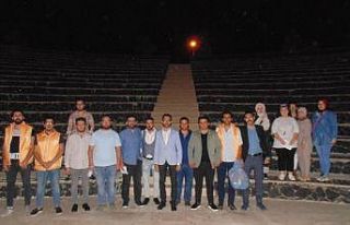 AK Parti’li gençlerden çevre temizliği