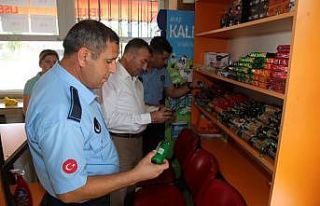 Akdeniz zabıta ekipleri, okul kantinlerini denetledi