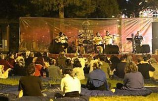 Akhisar’da Açıkhava’da müzik ziyafeti