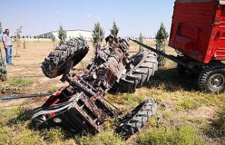 Aksaray’da tır traktöre çarptı: 2 yaralı