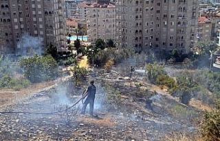 Alanya’da çıkan yangın yerleşim yerlerin sıçramadan...
