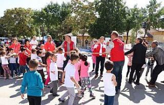 Anaokulu ve birinci sınıf öğrencilerine okulu...