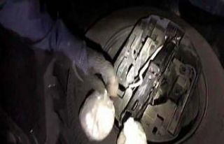 Aracın stepnesinden uyuşturucu çıktı