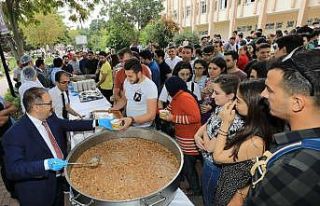 Aşureler Rektör Gür’den