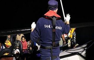 Ayvalık açıklarında 47 düzensiz göçmen yakalandı