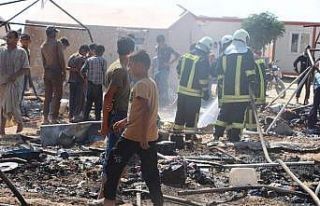 Azez’deki mülteci kampında dev yangın: 4 yaralı