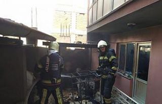 Balkondan atılan sigara izmariti yangına sebep oldu