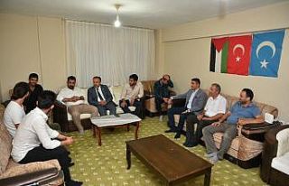 Başkan Aktaş’a öğrencilerden sürpriz aşure...