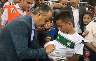 Başkan Aktaş’tan çocuklara Bursaspor forması