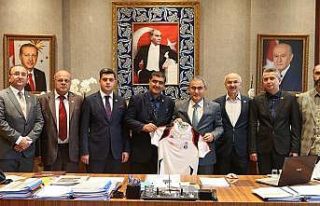 Başkan Alim Işık’ı ziyaret eden Yücel Can:...