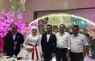 Başkan Atabay ve İmamoğlu Batman’da nikaha katıldı