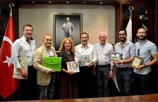 Başkan Ataç karikatüristlerle buluştu