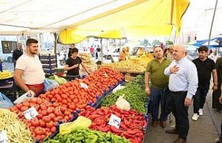 Başkan Bıyık, pazarda vatandaşlarla buluştu