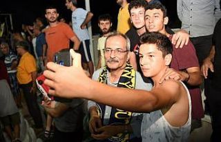 Başkan Bozdoğan, taraftarla birlikte maç izledi