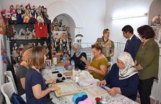 Başkan Çelik geleneksel el sanatları kurslarını...